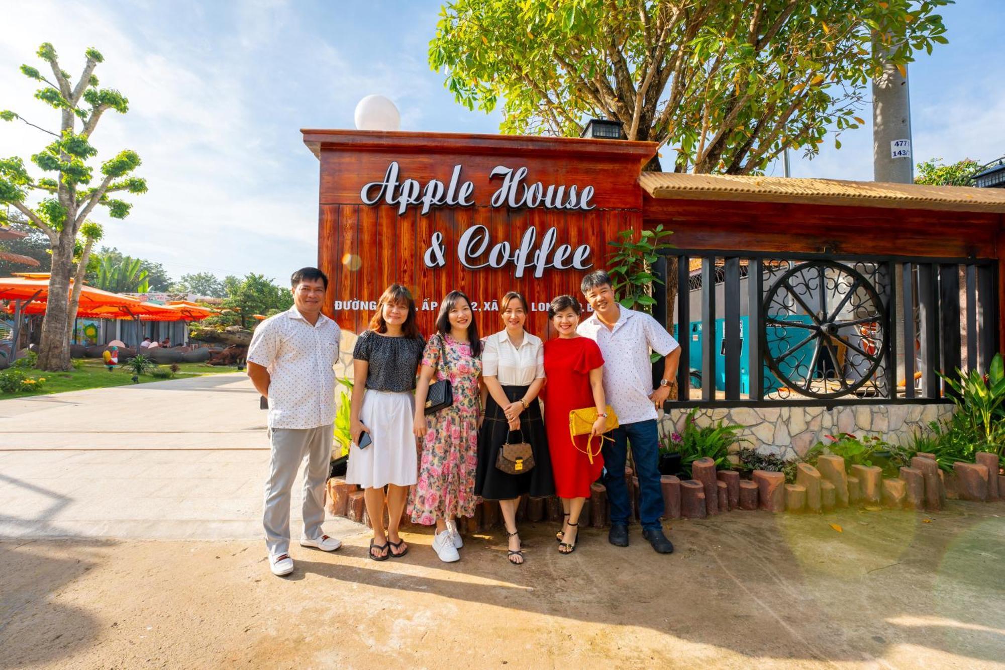 Apple House & Coffee Hotel Ba Ria Bagian luar foto