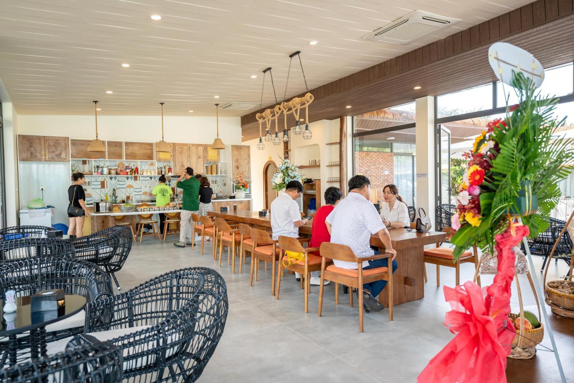 Apple House & Coffee Hotel Ba Ria Bagian luar foto